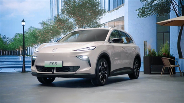 開創(chuàng)傳統(tǒng)車企先河，MG重新發(fā)布ES5，“領(lǐng)先一代、便宜一萬(wàn)”重塑格局